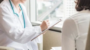 Portrait of a therapist working with patients on effective treatment strategies for OCD and addiction, including behavioral therapy and techniques for managing unwanted thoughts.