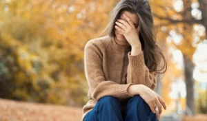 A young adult experiencing depression. Seeking therapy and exploring treatment options for postpartum depression, including selective serotonin reuptake inhibitors and other effective treatments for common symptoms of depression.